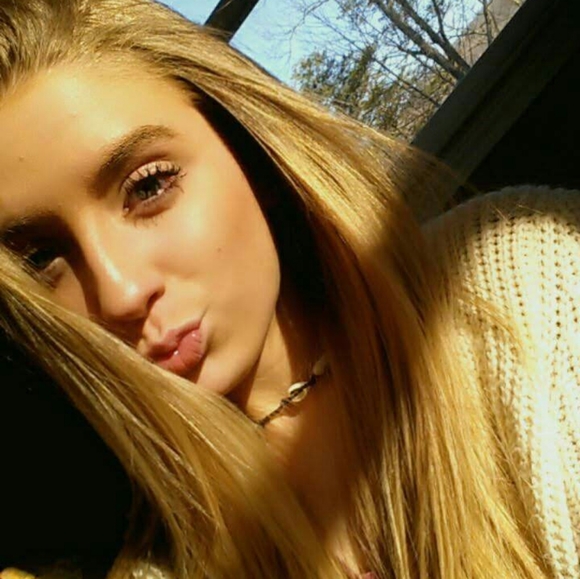 Meet your Posher, Kaylen - Picture 2 of 5